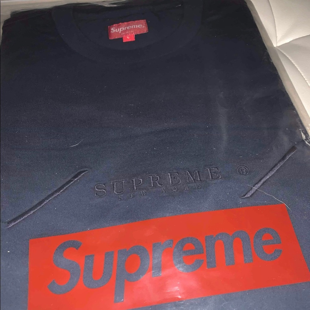 Supreme embroidered logo top.